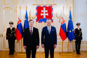 Estonia’s Ambassador to Austria, Slovakia and Switzerland Arti Hilpus presents his credentials